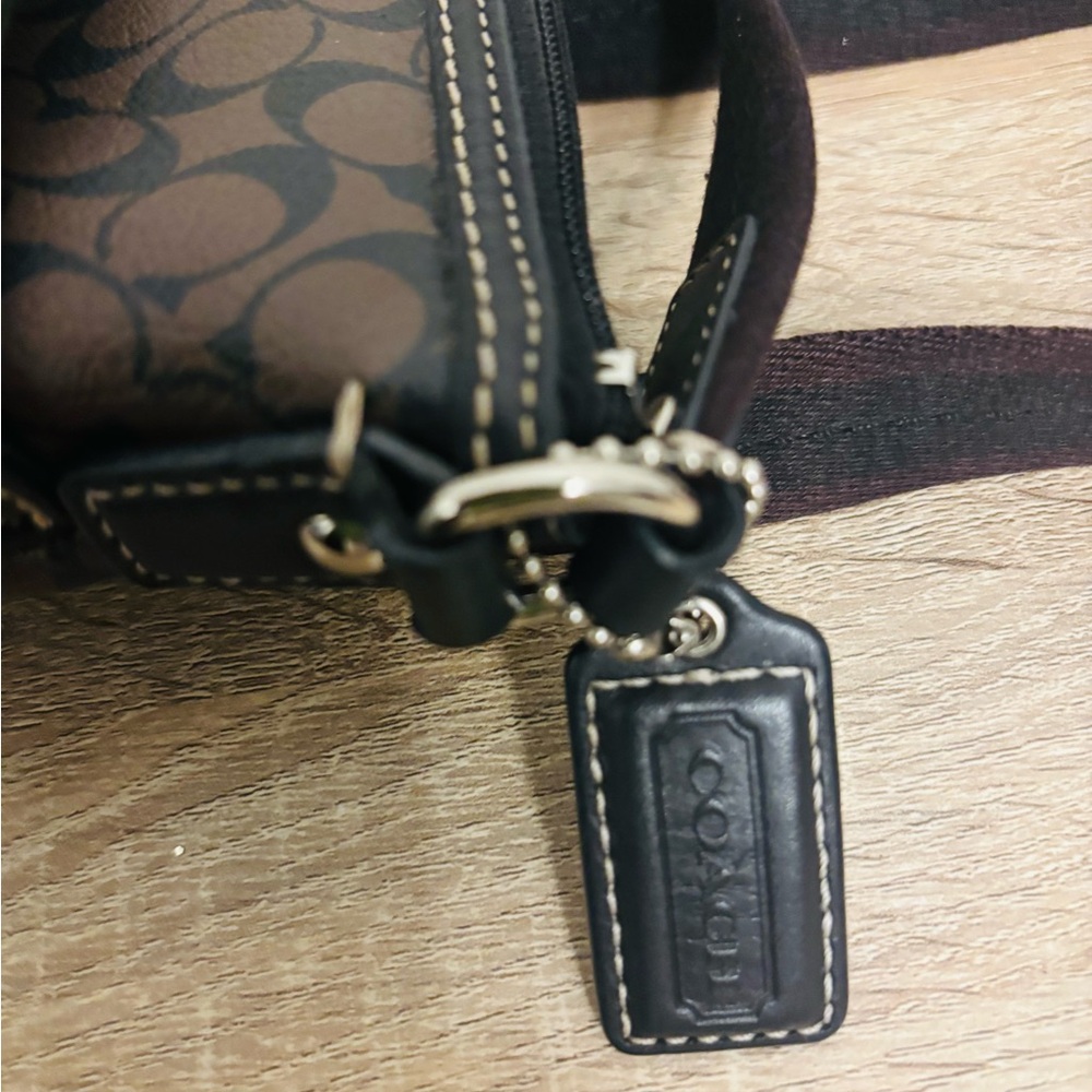 Coach Signature Logo Brown Leather Crossbody Classic
Bag Purse - Picture 8 of 8